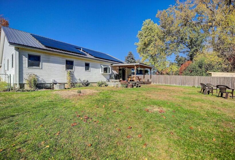 House Of Art  Group Escape By Parks & Lake!