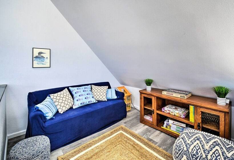 Inviting Lake Sutherland Home: Kayaks + View!