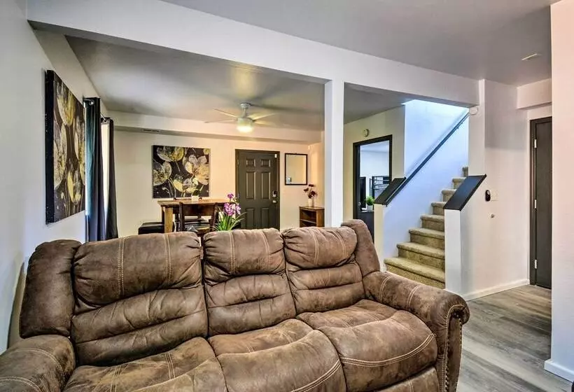 Inviting Lake Sutherland Home: Kayaks + View!