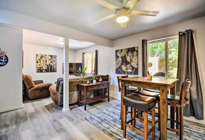 Inviting Lake Sutherland Home: Kayaks + View!