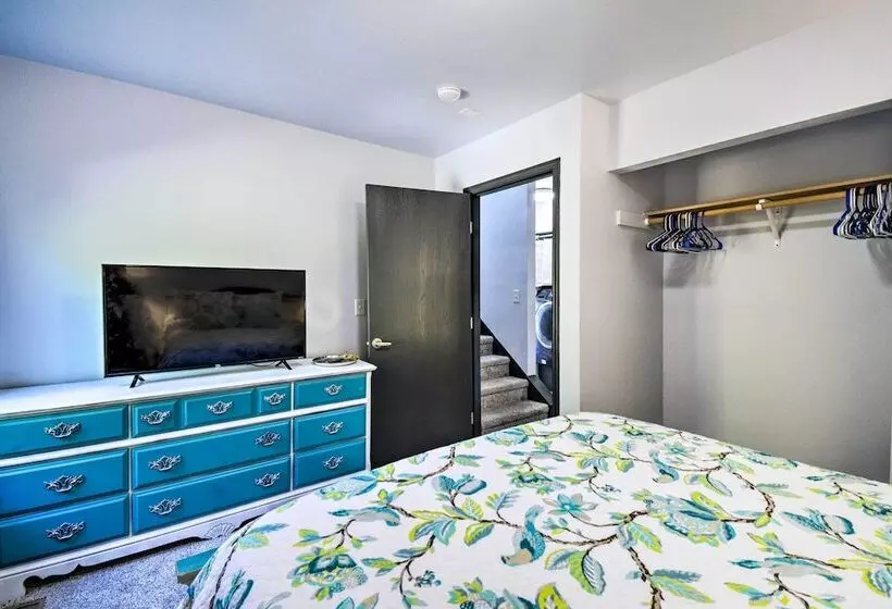 Inviting Lake Sutherland Home: Kayaks + View!