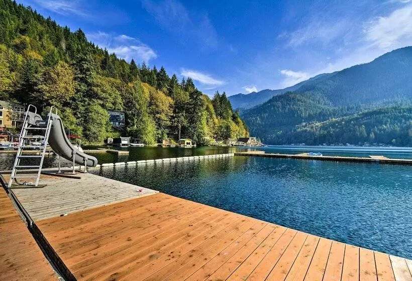 Inviting Lake Sutherland Home: Kayaks + View!