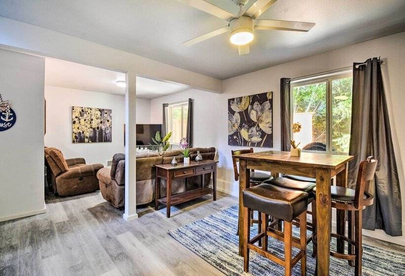 Inviting Lake Sutherland Home: Kayaks + View!