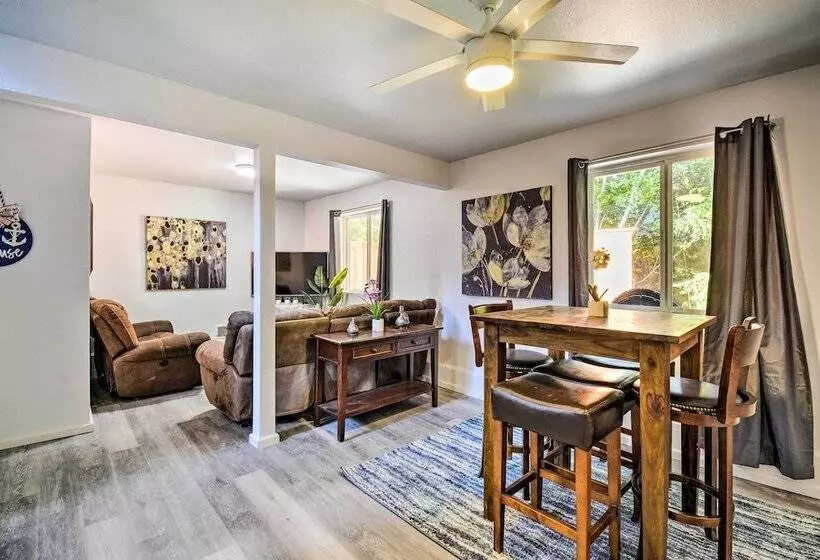 Inviting Lake Sutherland Home: Kayaks + View!