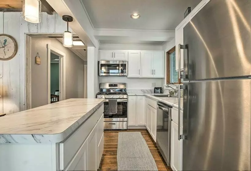 Lakefront Granby Escape W/ Private Dock & Kayaks!