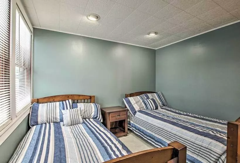 Lakefront Granby Escape W/ Private Dock & Kayaks!