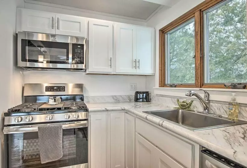 Lakefront Granby Escape W/ Private Dock & Kayaks!