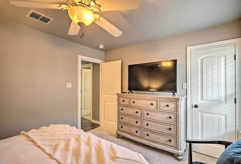 Luxe Midland Retreat W/ Patio, Grill & Yard!