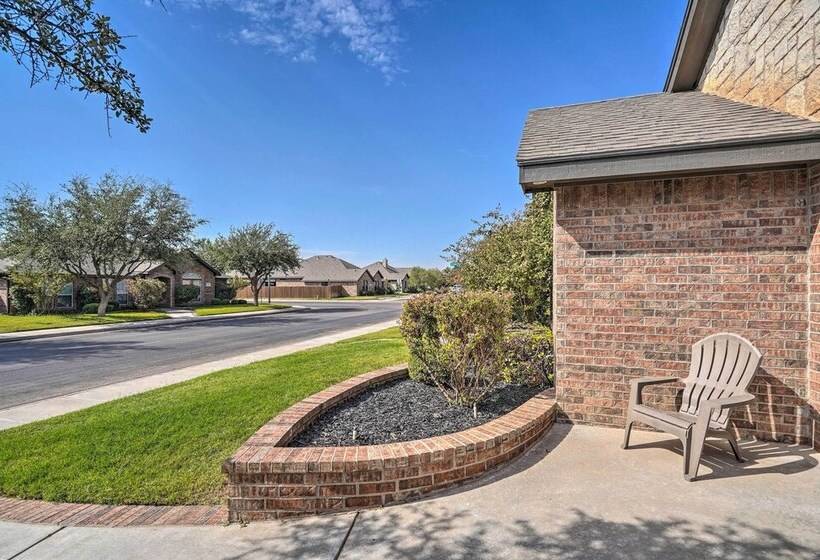 Luxe Midland Retreat W/ Patio, Grill & Yard!