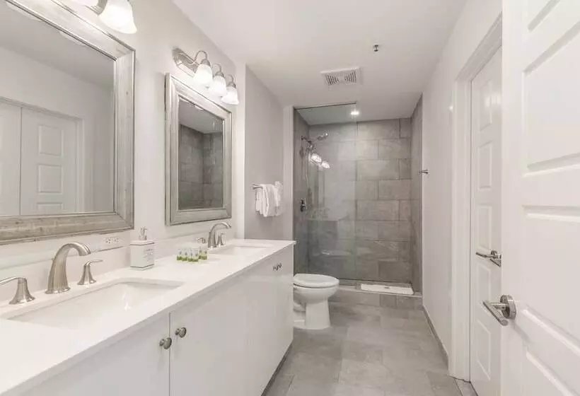 Luxury 4 Bedroom Condo Short Walk To Bourbon Street
