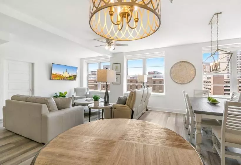 Luxury 4 Bedroom Condo Short Walk To Bourbon Street