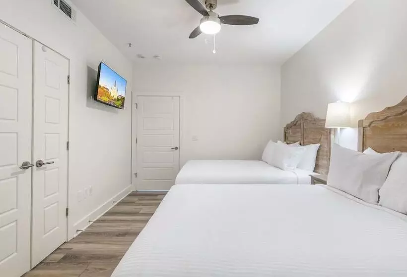 Luxury 4 Bedroom Condo Short Walk To Bourbon Street