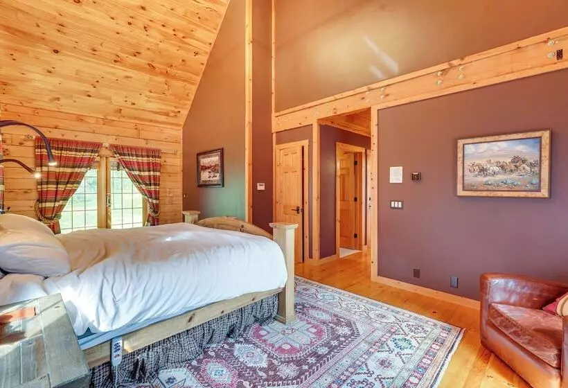 Luxury Log Cabin W/ Ev Charger & Mtn Views!