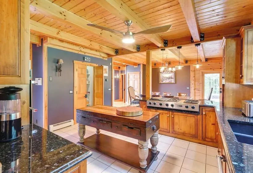 Luxury Log Cabin W/ Ev Charger & Mtn Views!