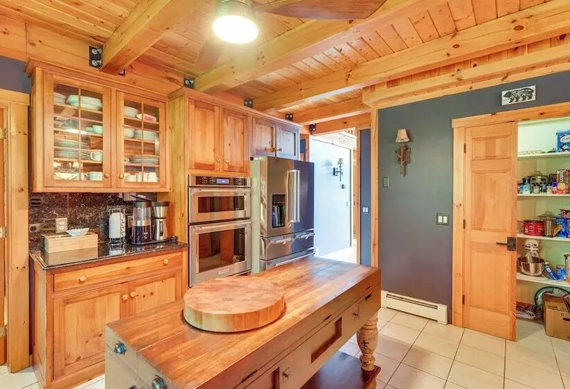 Luxury Log Cabin W/ Ev Charger & Mtn Views!