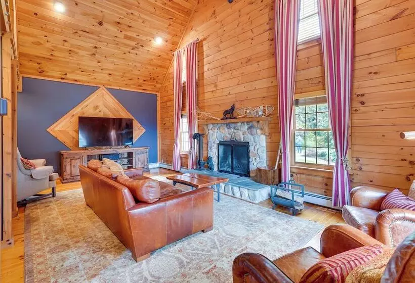 Luxury Log Cabin W/ Ev Charger & Mtn Views!