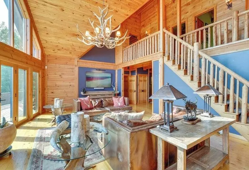 Luxury Log Cabin W/ Ev Charger & Mtn Views!