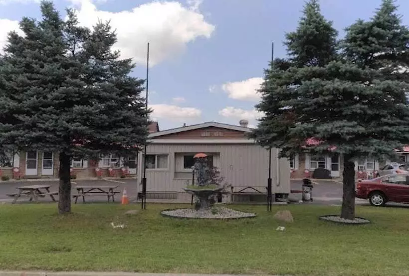 Maple Leaf Motel