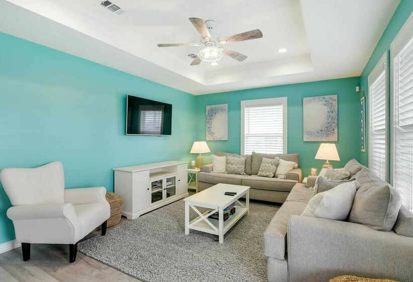 Walk To Shore: Home W/ Deck In Crystal Beach!