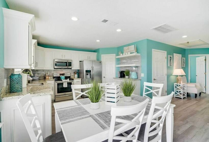 Walk To Shore: Home W/ Deck In Crystal Beach!