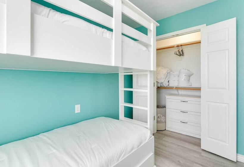 Walk To Shore: Home W/ Deck In Crystal Beach!