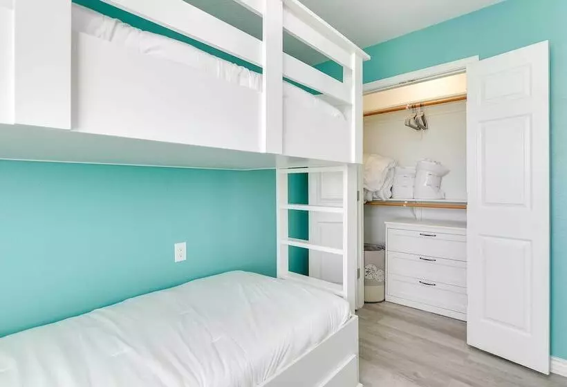 Walk To Shore: Home W/ Deck In Crystal Beach!