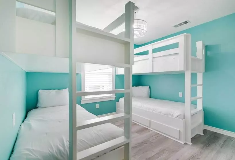 Walk To Shore: Home W/ Deck In Crystal Beach!