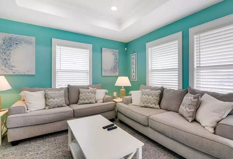 Walk To Shore: Home W/ Deck In Crystal Beach!