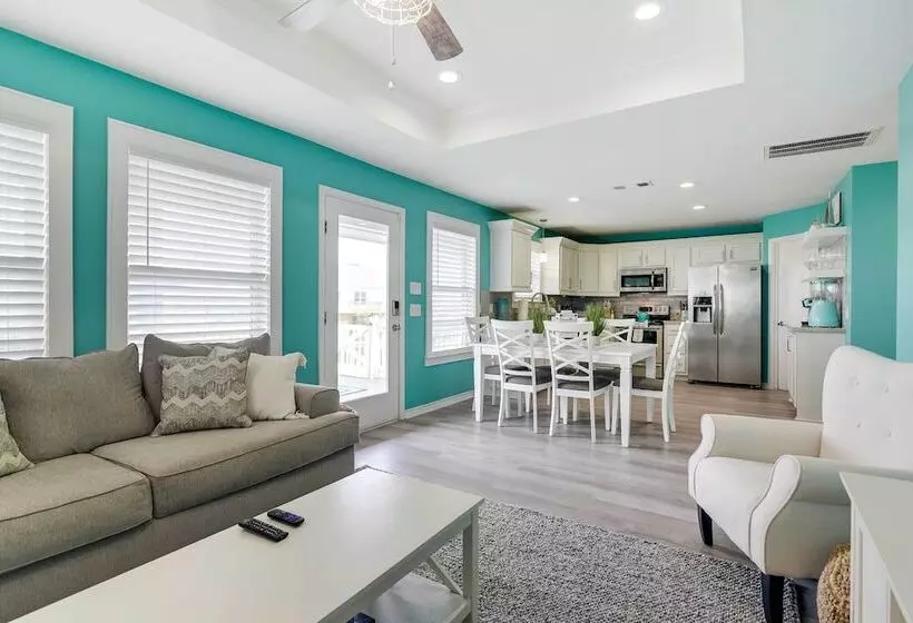 Walk To Shore: Home W/ Deck In Crystal Beach!