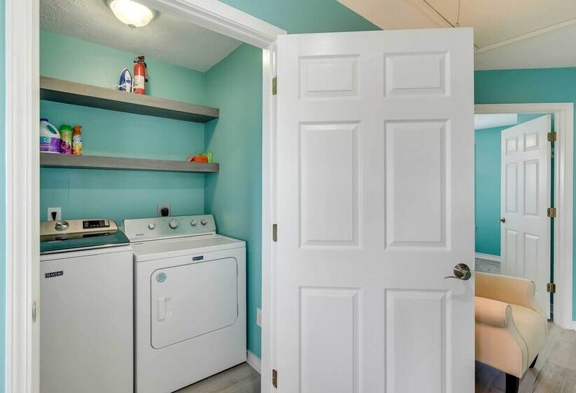 Walk To Shore: Home W/ Deck In Crystal Beach!