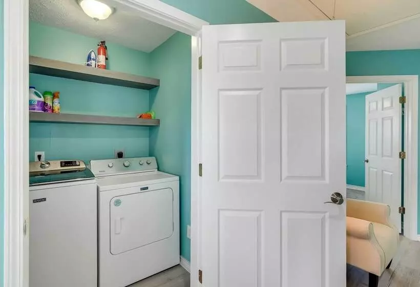 Walk To Shore: Home W/ Deck In Crystal Beach!