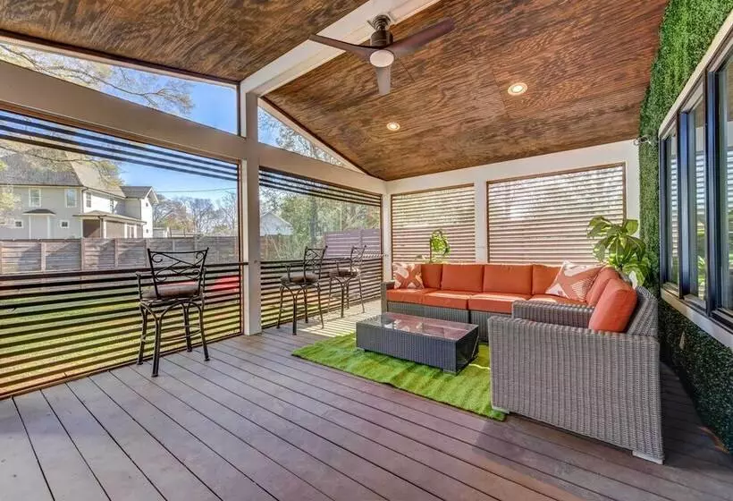 Modern Home With Yard 3 Mi To Uptown Charlotte!