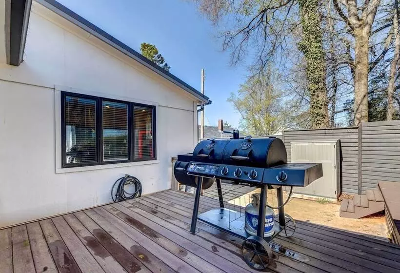 Modern Home With Yard 3 Mi To Uptown Charlotte!