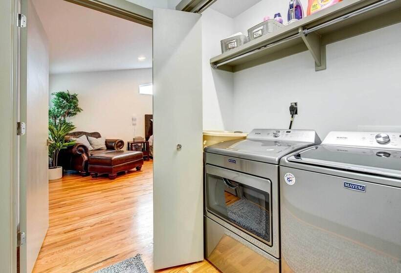 Modern Home With Yard 3 Mi To Uptown Charlotte!