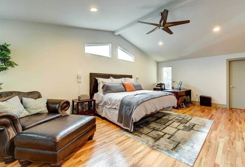 Modern Home With Yard 3 Mi To Uptown Charlotte!