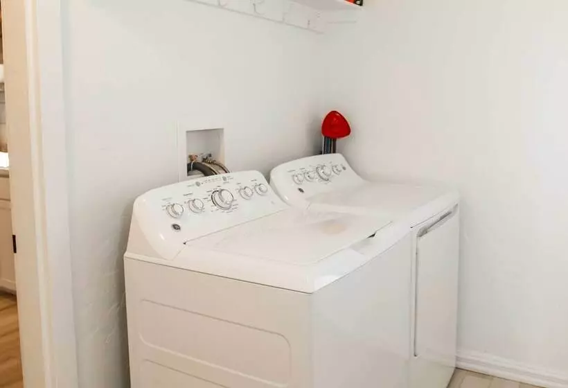 Modern Kanab Cottage W/ View < 1 Mi To Hiking!