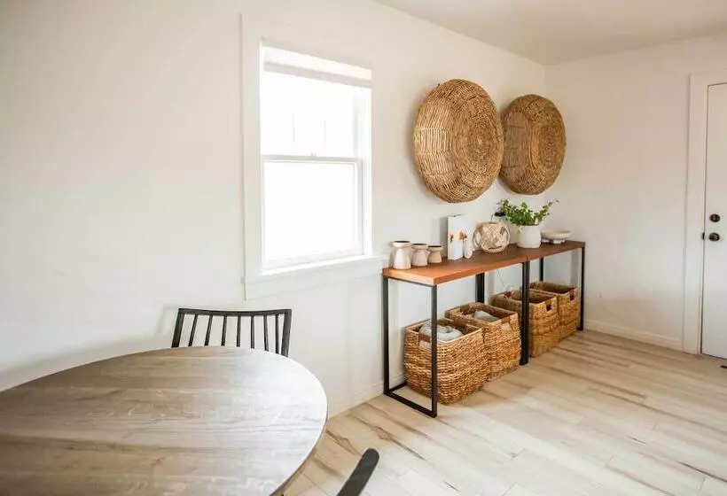 Modern Kanab Cottage W/ View < 1 Mi To Hiking!