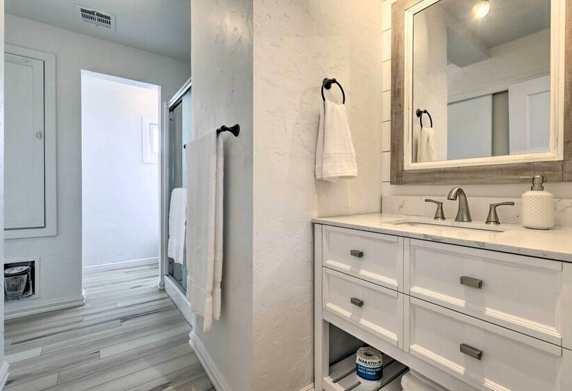 Modern Kanab Cottage W/ View < 1 Mi To Hiking!