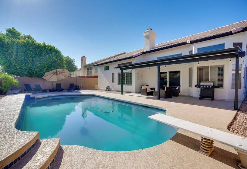 Central Peoria Home W/ Heated Pool ~ 2 Mi To Dtwn!