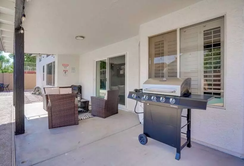 Central Peoria Home W/ Heated Pool ~ 2 Mi To Dtwn!