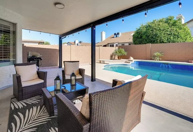 Central Peoria Home W/ Heated Pool ~ 2 Mi To Dtwn!