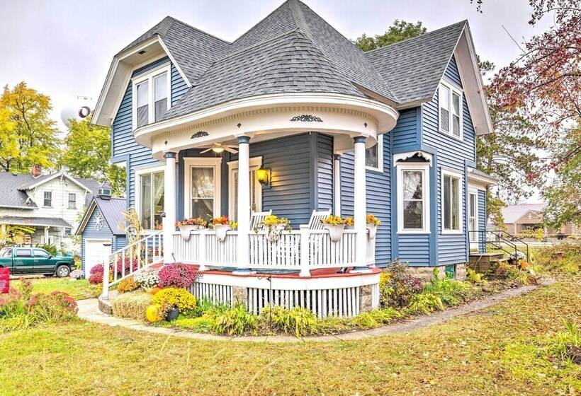 Pet Friendly Osseo Home W/ Fire Pit & Yard!