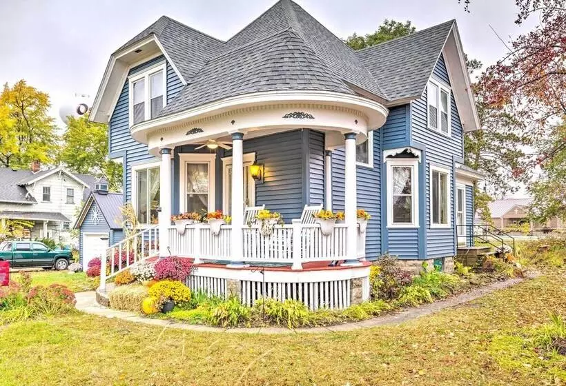 Pet Friendly Osseo Home W/ Fire Pit & Yard!