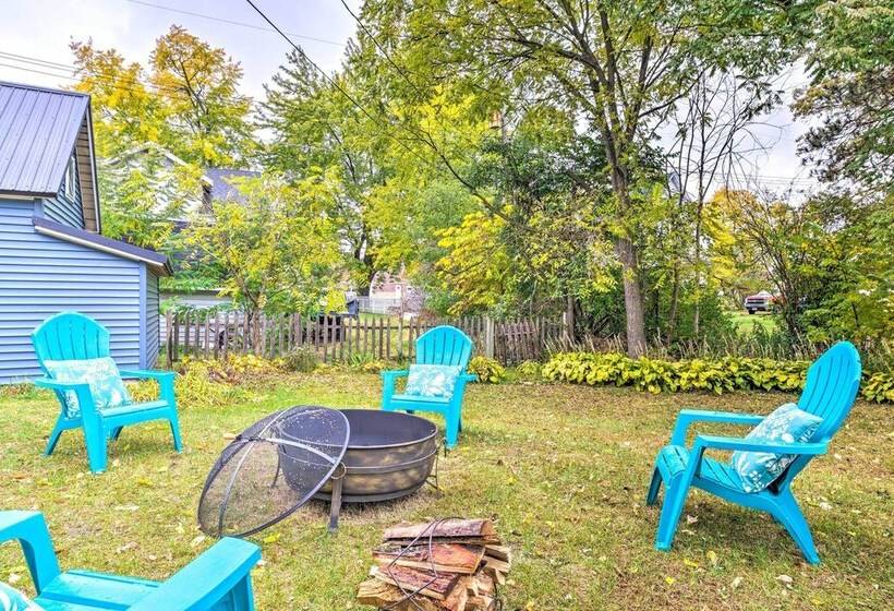 Pet Friendly Osseo Home W/ Fire Pit & Yard!