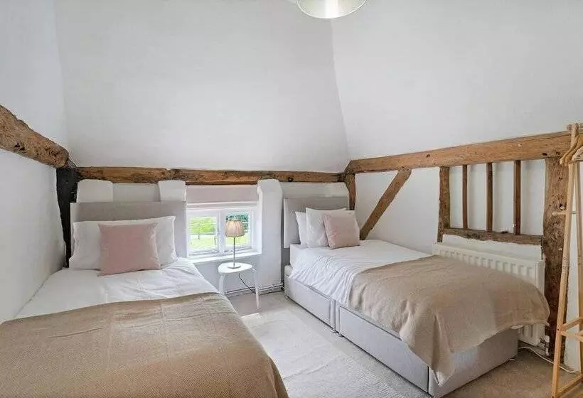 Residenssi Charming, Dog Friendly Countryside Retreat