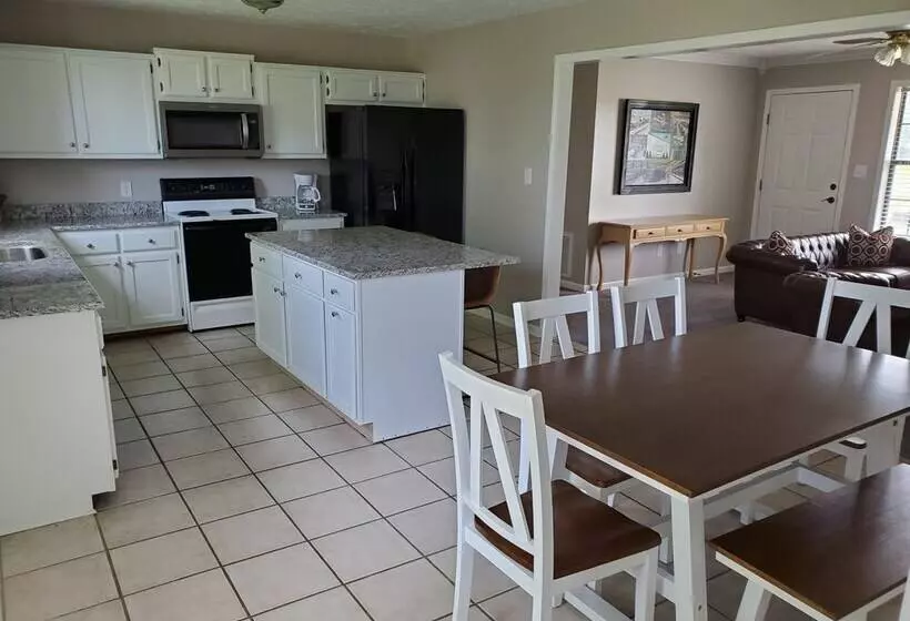 レジデンス The Riverbend House