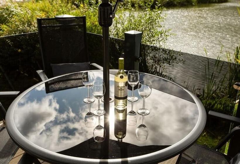 Rosedale Lakeside Lodge