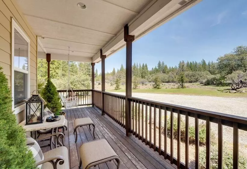 Furnished Decks & Grill: Peaceful Pioneer Home!