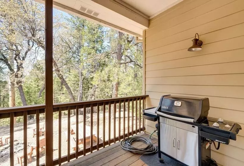 Furnished Decks & Grill: Peaceful Pioneer Home!