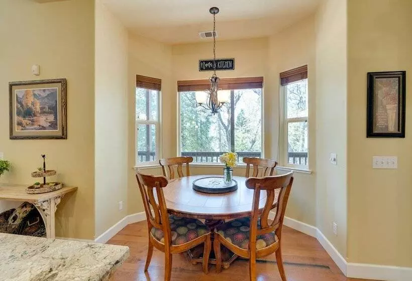 Furnished Decks & Grill: Peaceful Pioneer Home!